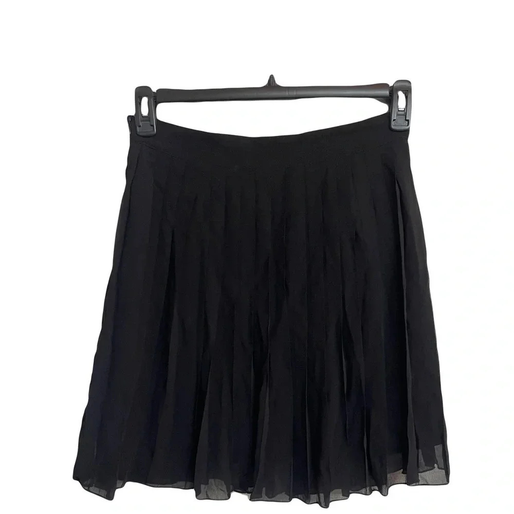 Forever 21 black pleated skirt size medium